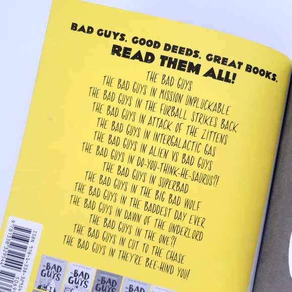 Bad Guys - They're Bee-Hind You - Book #14 - Picture 4 of 6